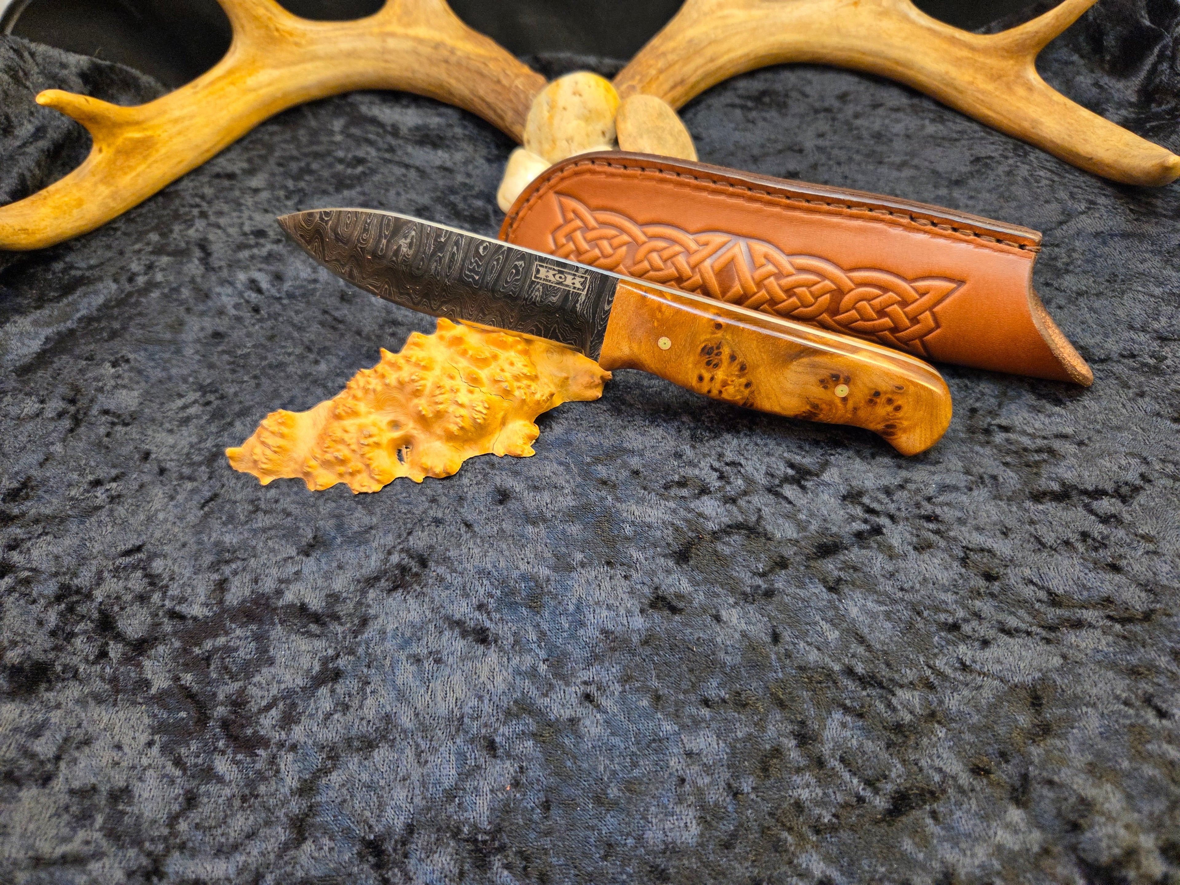 Full Tang Buffalo Style Skinner - Damascus, Elm Burl