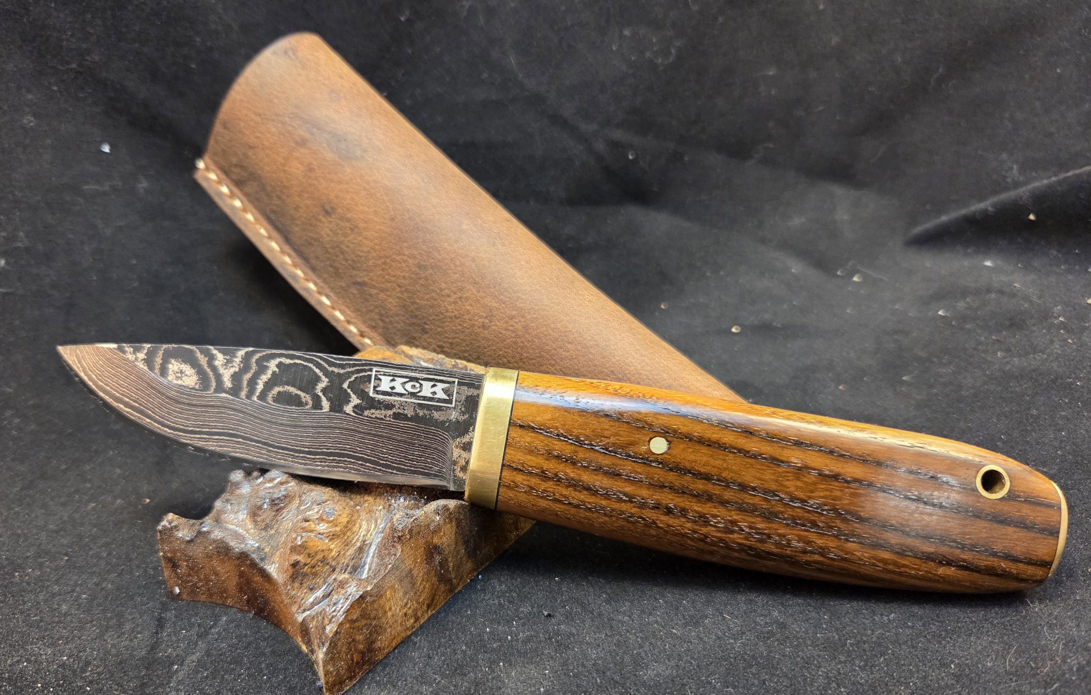 Hidden Tang Damascus Pucco Style