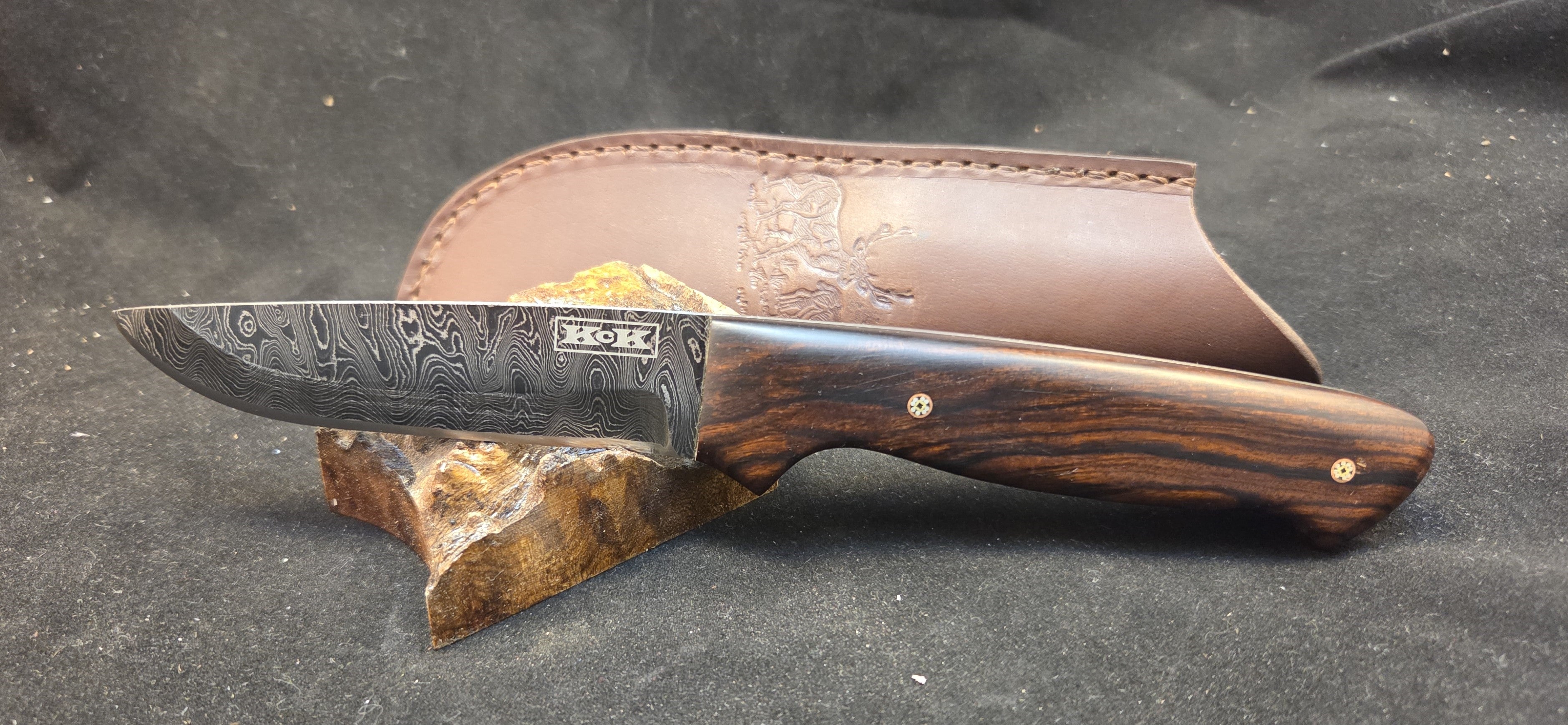 Full Tang Medium Skinner -  Damascus, Desert Ironwood