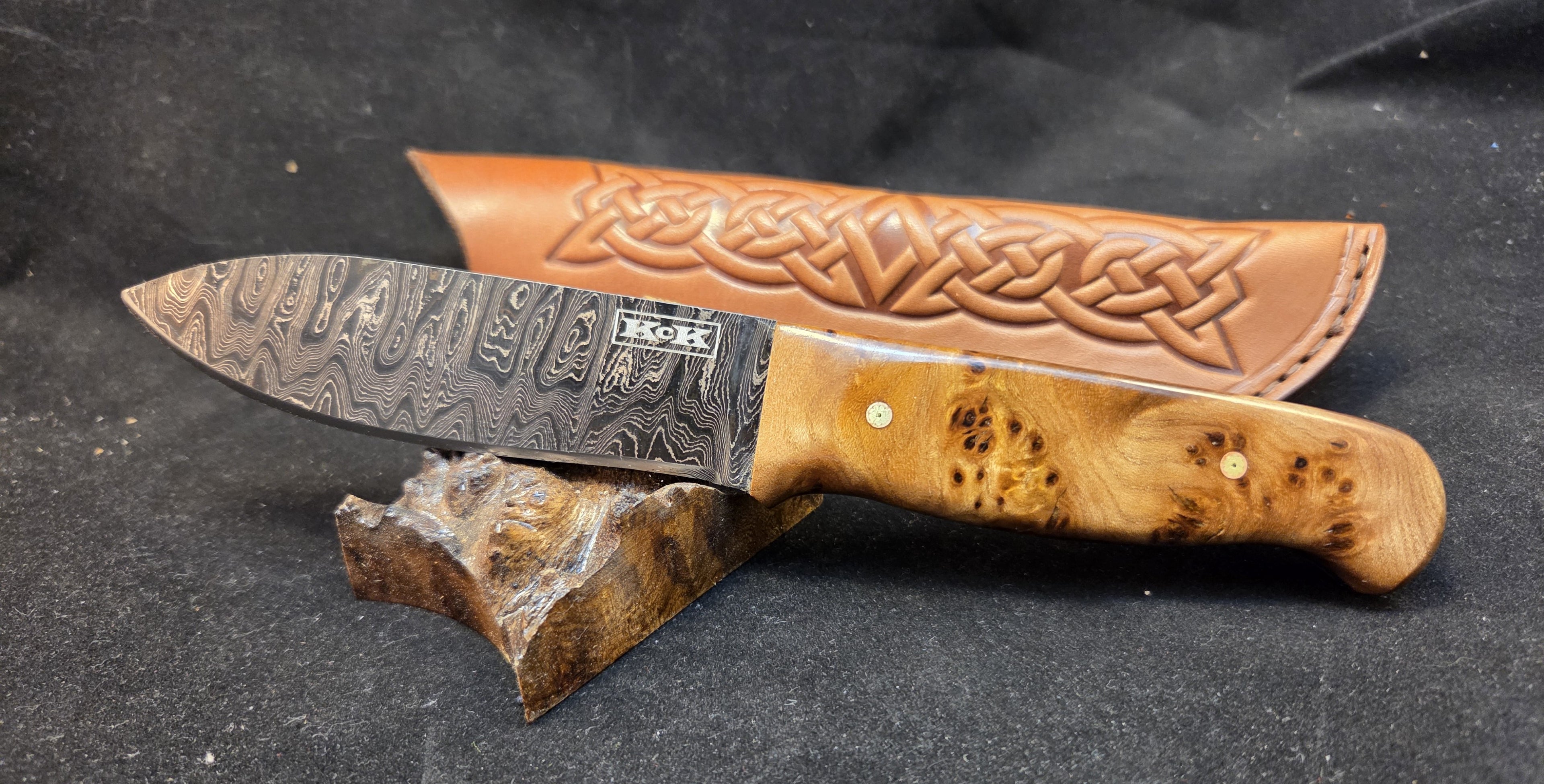 Full Tang Buffalo Style Skinner - Damascus, Elm Burl